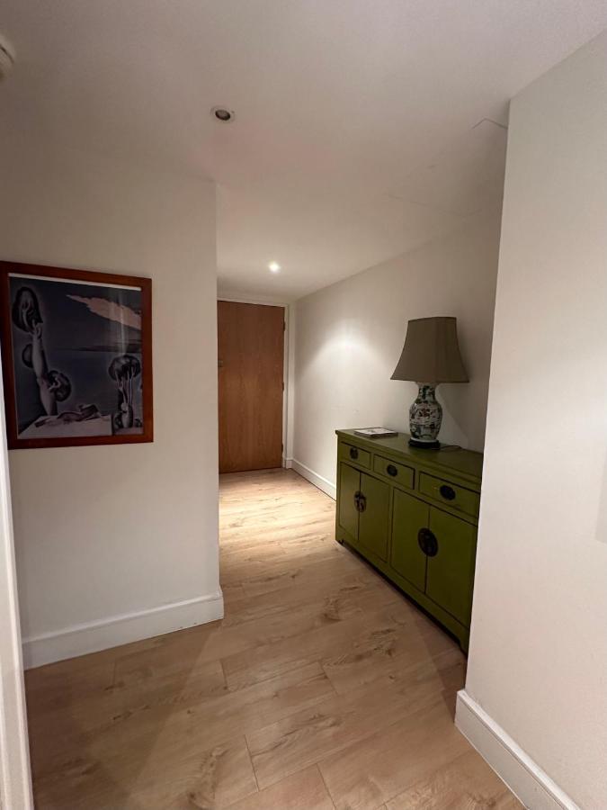 Spacious One-Bedroom Apartment In Canary Wharf London Exterior photo